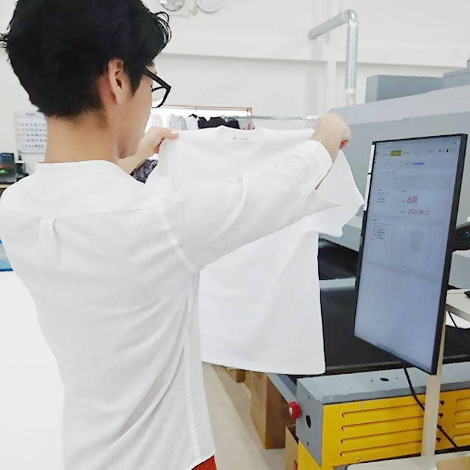 アパレルプリントの事業化を目指していたが、ノウハウがなく品質や効率化に苦心していた